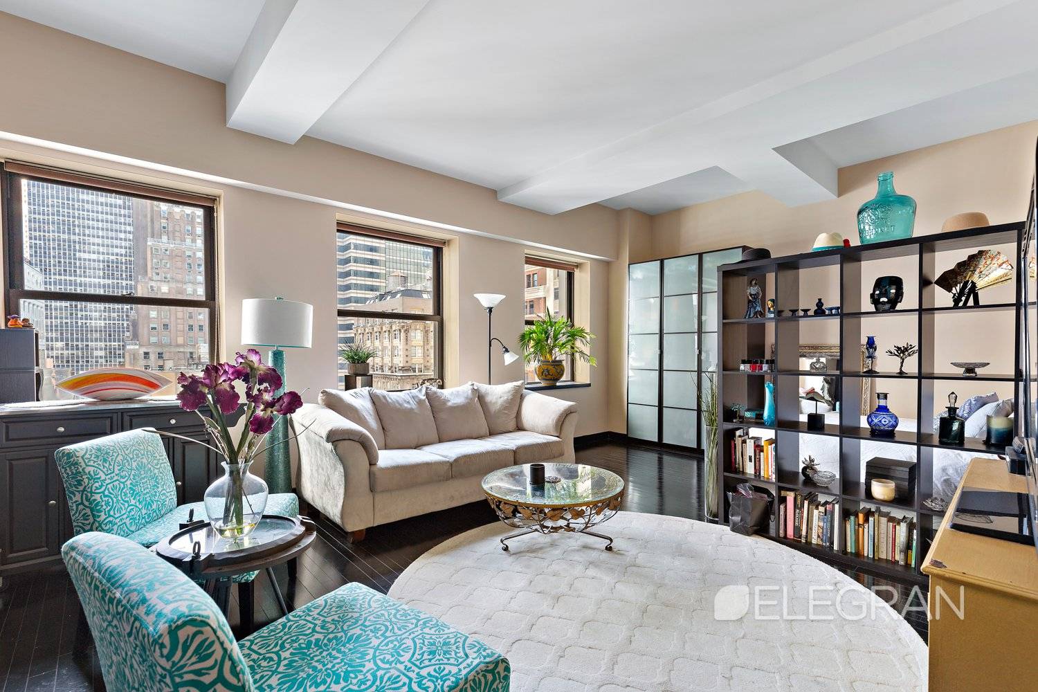 This elegant and modern studio in the Financial District boasts a spacious layout and panoramic views of Chase Plaza !