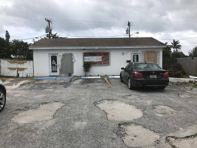 Tremendous opportunity to own a freestanding building in Lake Worth with direct frontage on Congress and ample parking !