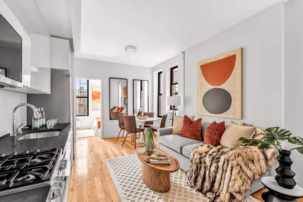 BACK ON THE MARKET ! On the top floor of this charming Soho building sits this elegant, peaceful and beautifully designed one bedroom.