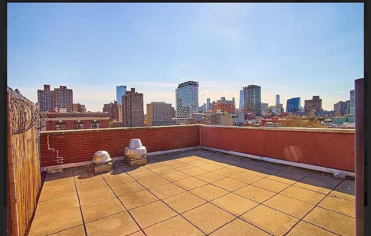 NOW OFFERING NO BROKER FEEPRIVATE ROOFDECK PENTHOUSE LEVEL !