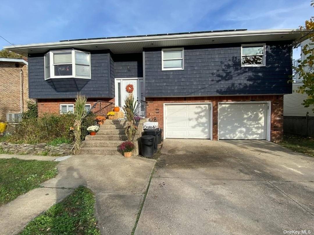 WIDELINE WATERFRONT HI RANCH featuring 4 BR, 2 Baths, Family Room, EIK with Granite Countertops, Den, and Many Hi Hats throughout the home, Energy Star Appliances, New Vinyl Siding And ...