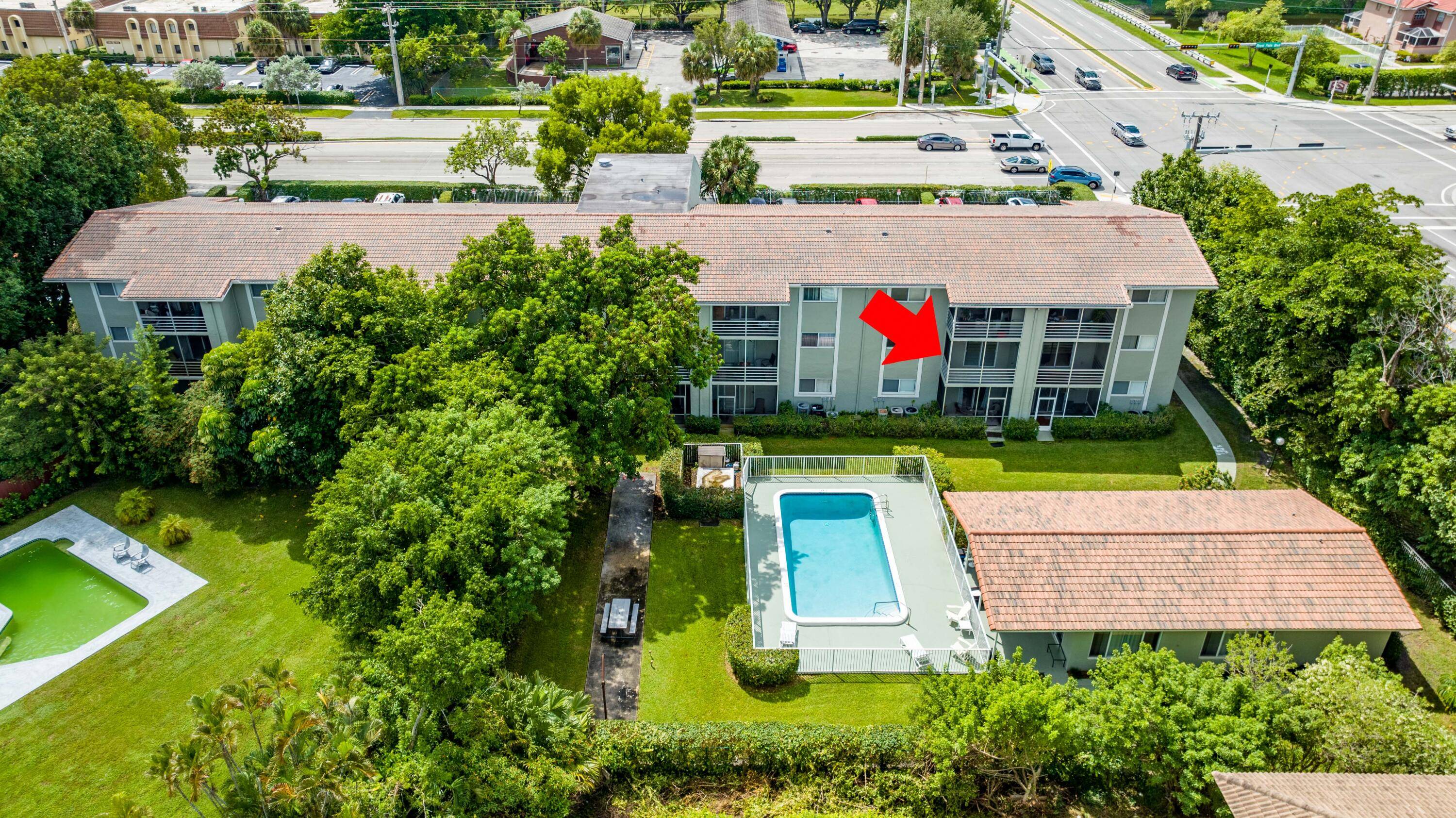 Come see this 2 2 condo in the heart of Coral Springs.
