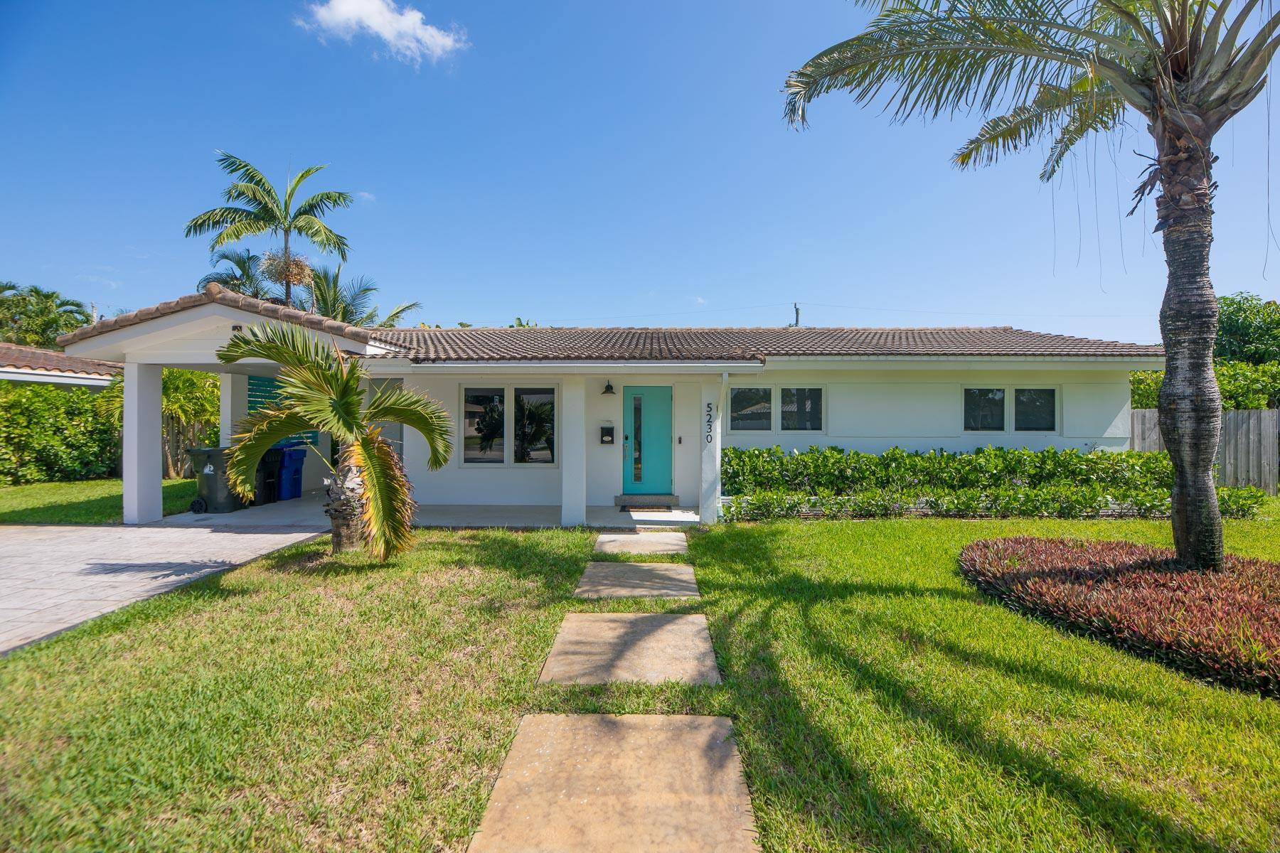 Welcome to this beautiful tropical oasis located in east Fort Lauderdale.