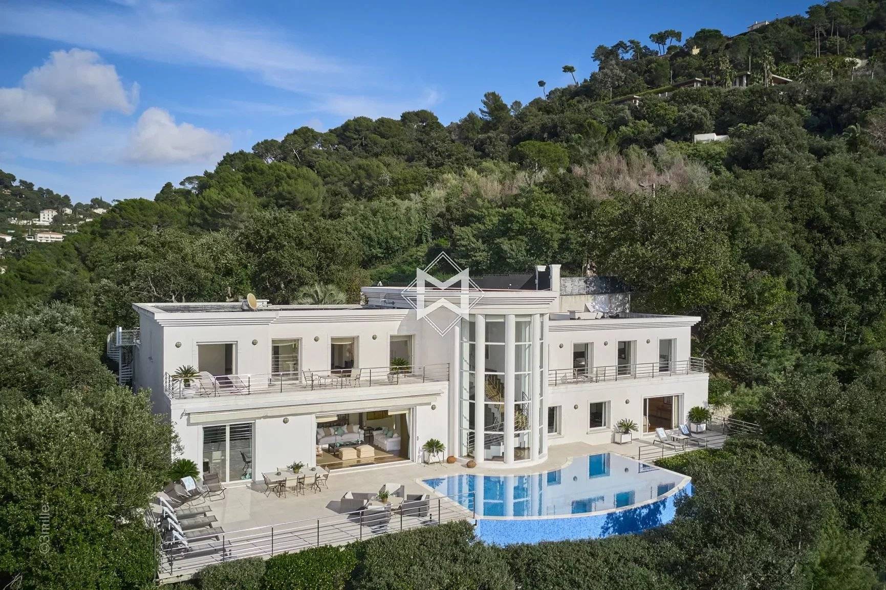 CANNES CALIFORNIA - Beautiful property overlooking the bay of Cannes