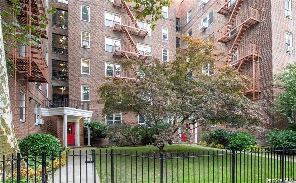 Welcome to the picturesque neighborhood of Cobble Hill, where a unique opportunity awaits you to craft your ideal living space in this spacious 2 bedroom apartment.