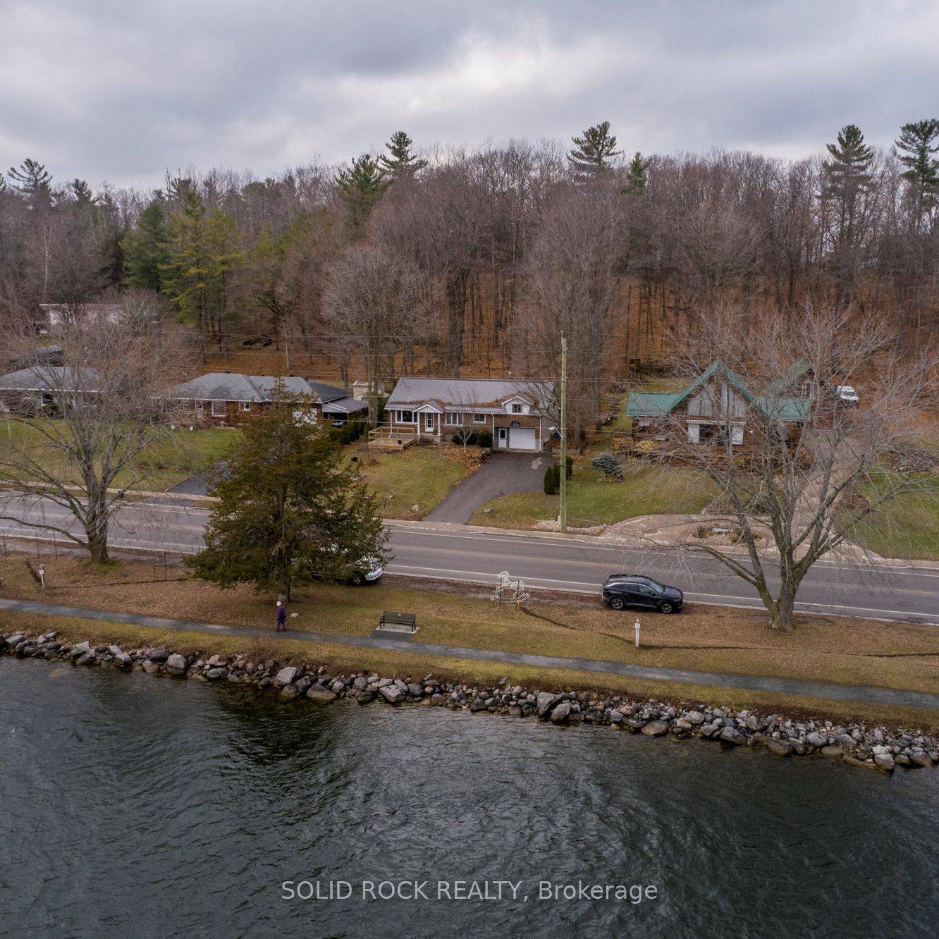 Great central location with amazing views of the Trent River !