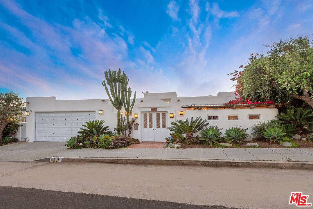 7047 Vista Del Mar Ln 6BR La