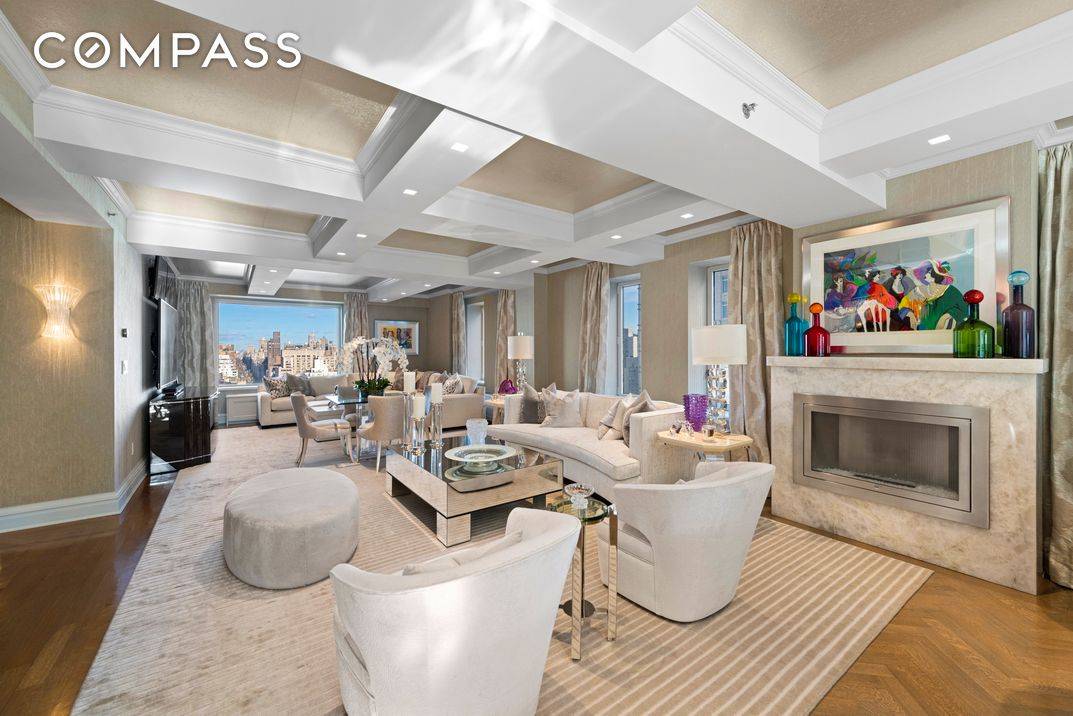 A sprawling oasis in Manhattan's premier prewar condominium !