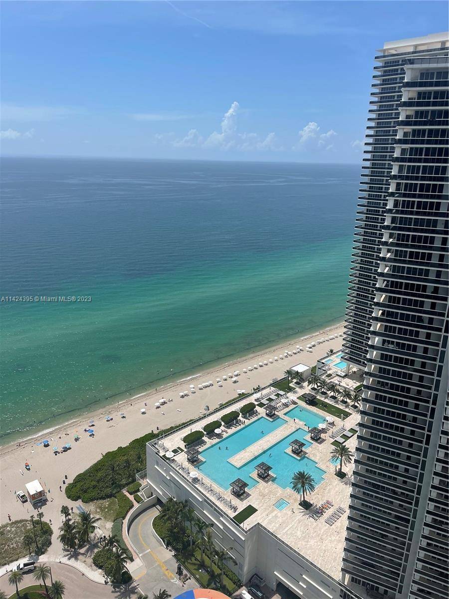 BEST LINE in the building, high rise unit with amazing views to the Ocean and intracoastal.
