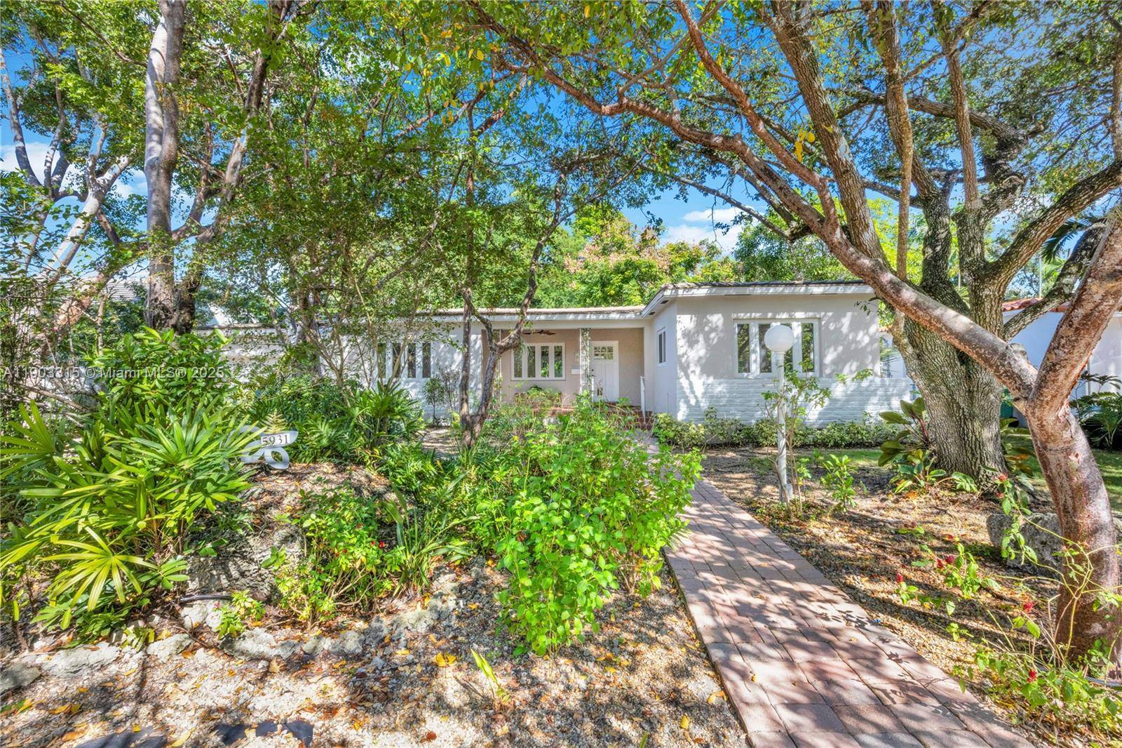 Welcome to this charming 3 bedroom, 2 bathroom Biltmore Heights home with hardwood floors throughout living areas and bedrooms.