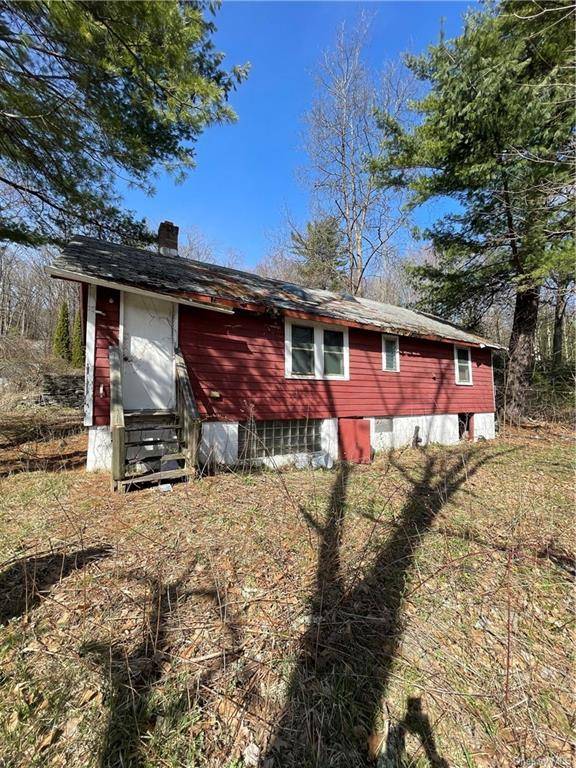1Bed 1Bath cottage perfectly located on a corner lot in Wurtsboro, NY.