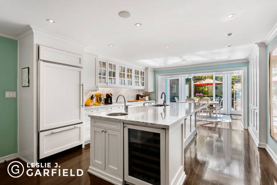 Located on one of the most beautiful townhouse blocks on the UES in Manhattan, this spectacular single family brownstone features a sprawling dining room kitchen conservatory floor with a solarium ...