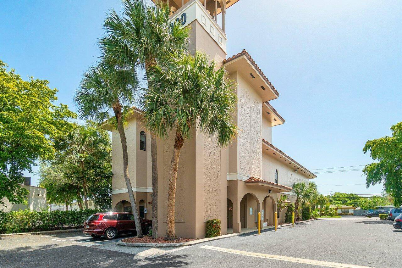 2000 N Federal Hwy is a 10, 371 square foot medical office building on one of Pompano's most desired stretches of Federal Highway.