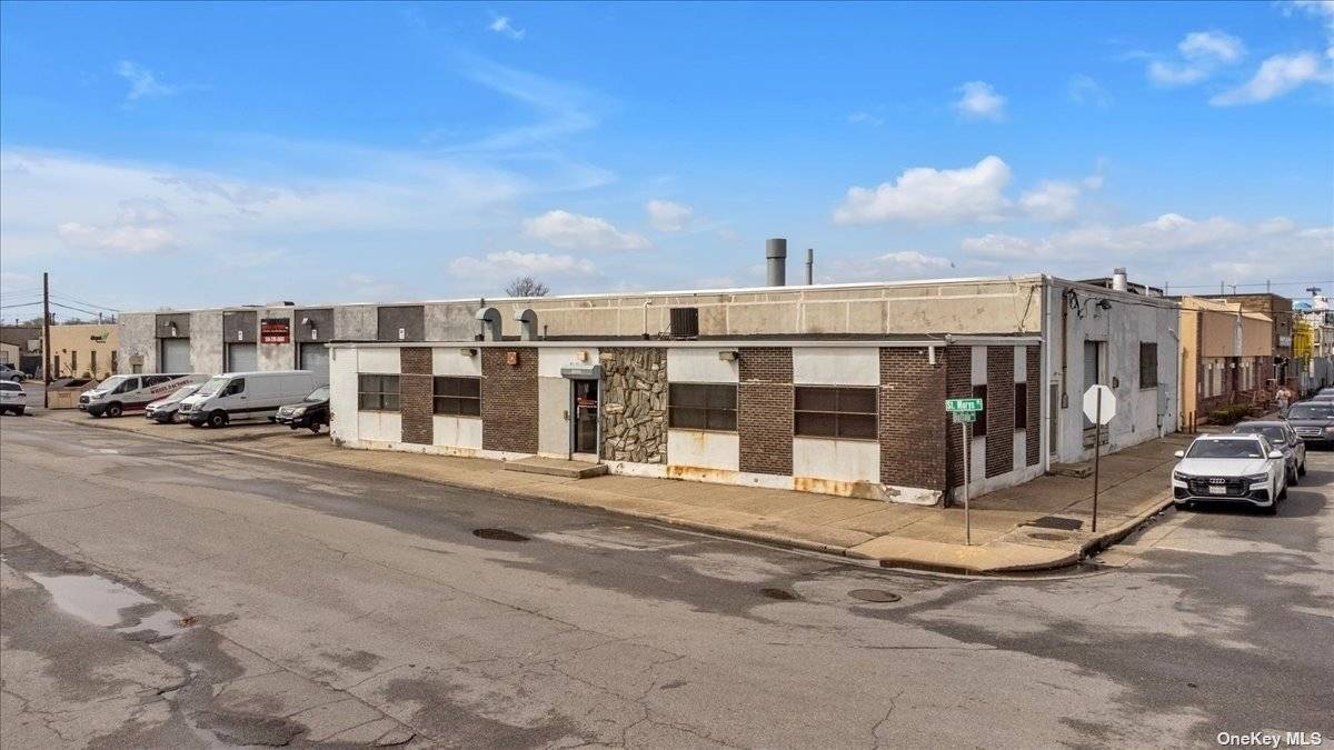 13, 800 SQ FT SINGLE STORY, Industrial Warehouse Facility strategically located in the heart of the Freeport Industrial Park Area within minutes from the Meadowbrook Parkway amp ; Sunrise HWY ...
