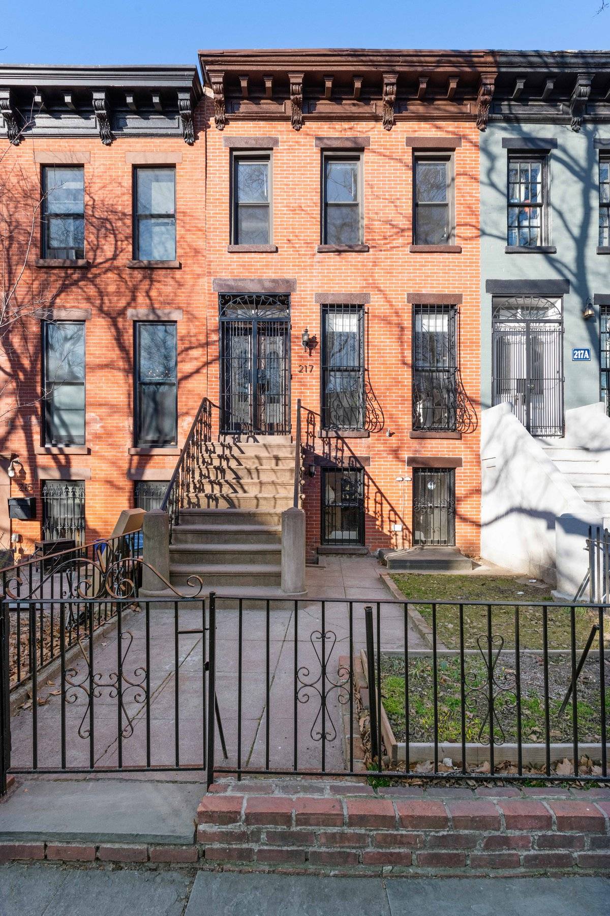 Located in the heart of trendy Boerum Hill, this legal 2 family house is currently configured as two apartments.