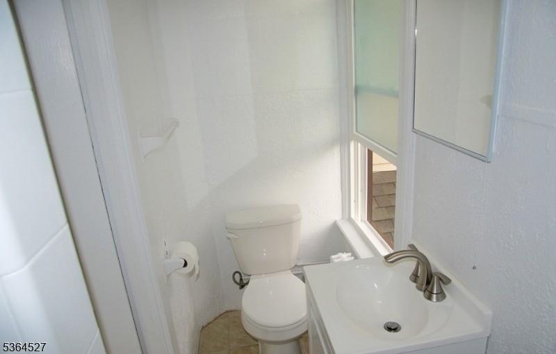 Studio bathroom