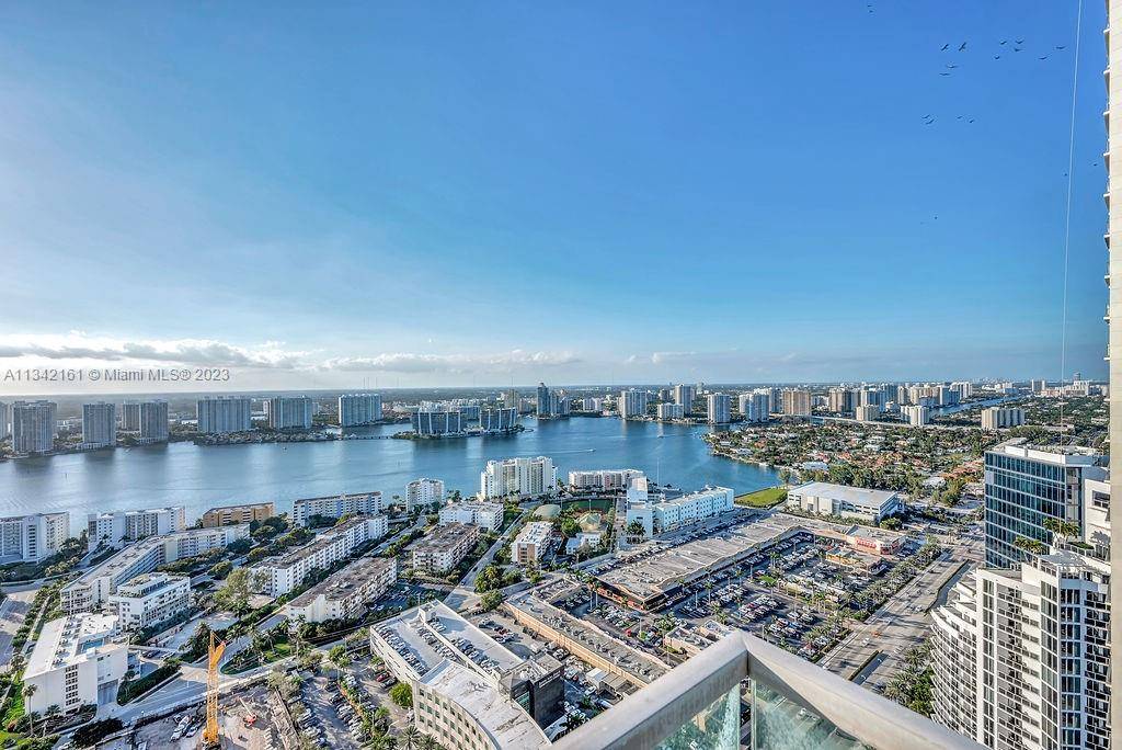 Be one of the first to live at the most luxurious building in South Florida, This 4 bedroom 6.