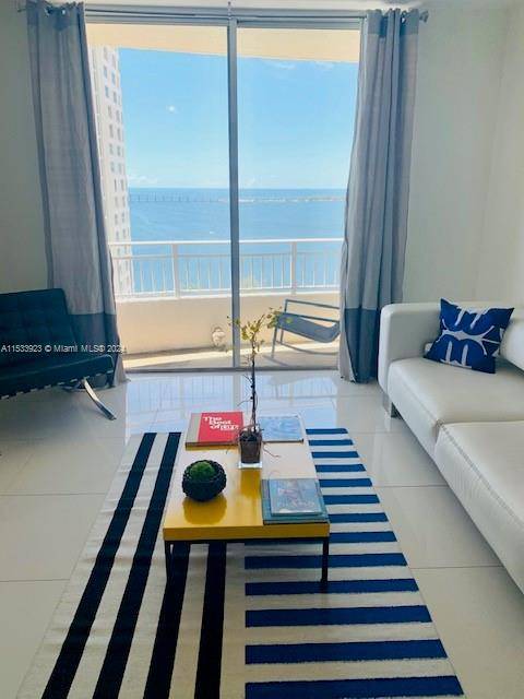 Wake up to breathtaking views of the ocean with this fully furnished and freshly painted pent house unit on Miami s exclusive Brickell Key.