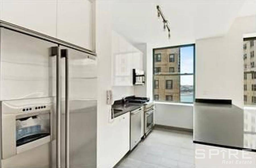 Super Bright 874sf luxury true 1BR Corner apartment on a high floor, South and East Exposure, Nice and bright with Lots of Direct Sunlight.