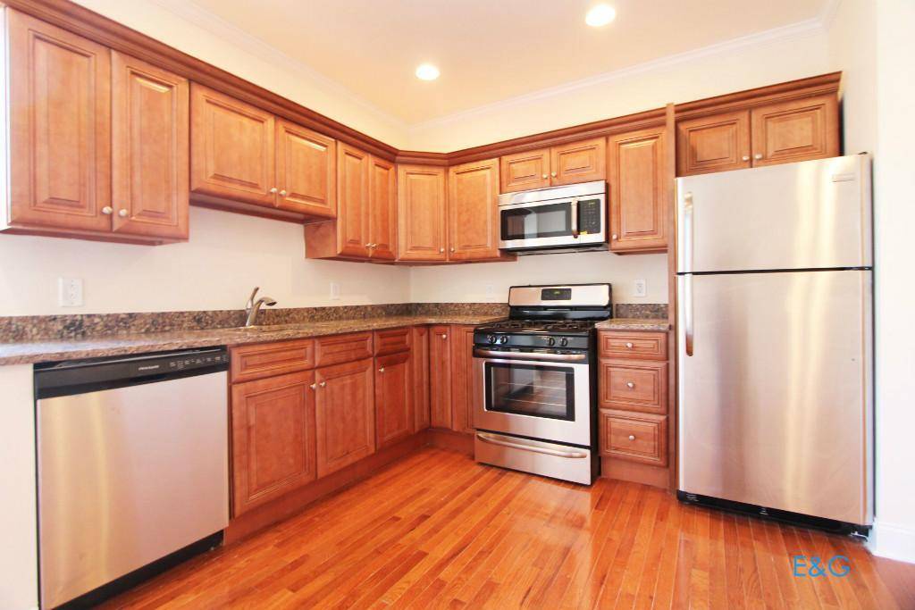 Brand New Renovated Sunny 4 bedrooms 2 Full Bath apartment near Columbia Medical Center.