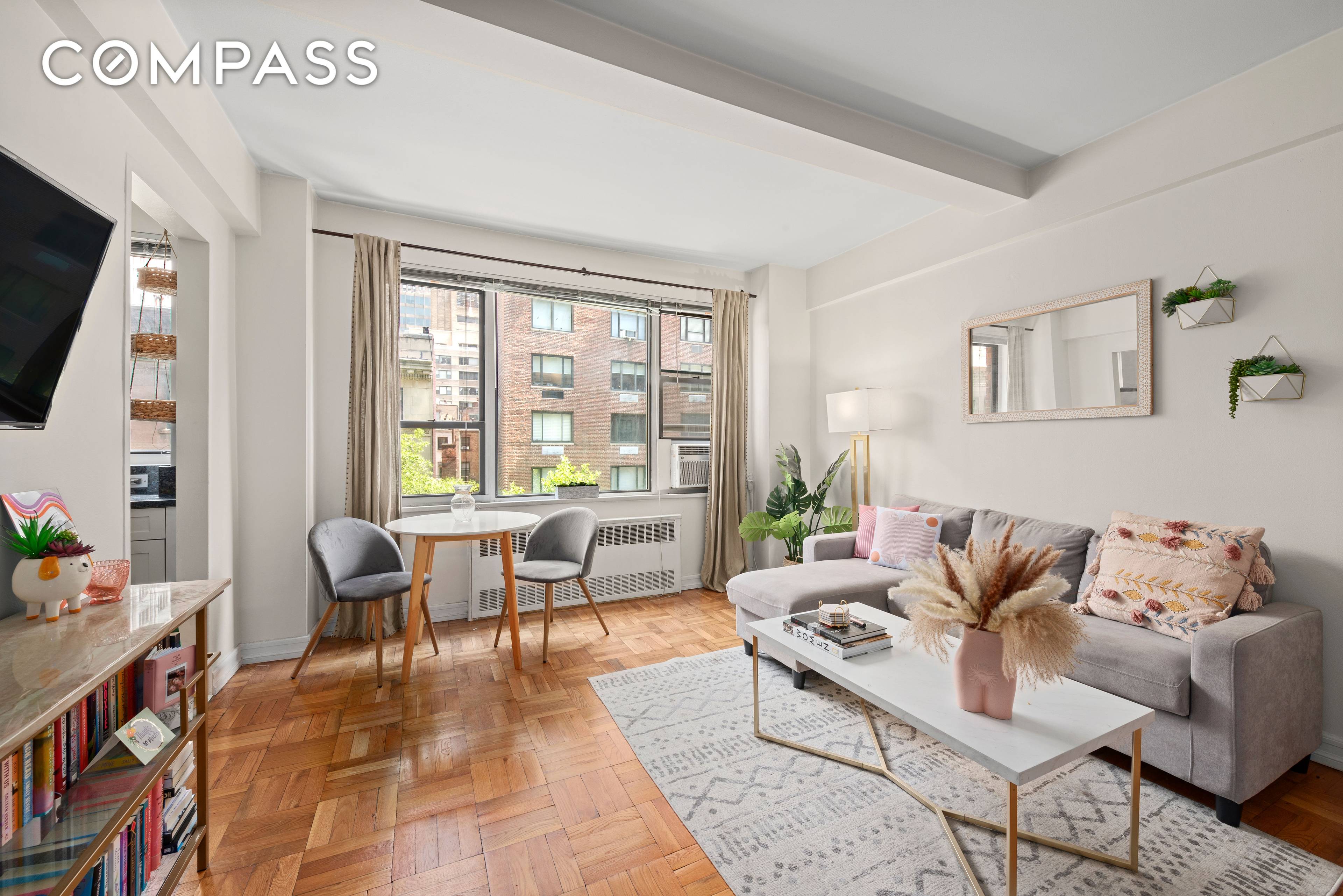 Condo Investor friendly 24 hour doorman __________________________________ This delightful studio apartment is situated within a charming condominium building just a stone's throw away from the historic Morgan Library.