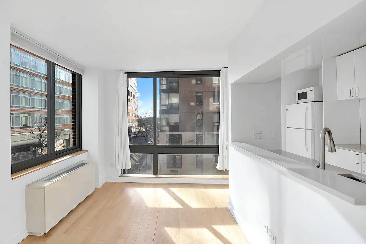 This beautifully renovated corner apartment faces southeast, has a ton of natural light all day, and is the largest of the one bedroom lines at The Cove Club at over ...