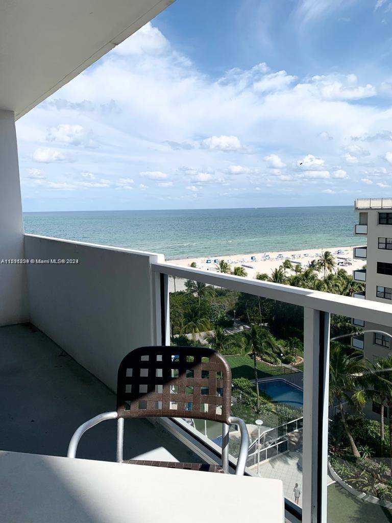 GREAT ONE BEDROOM UNIT WITH OCEAN VIEWS AT THE FAMOUS DECOPLAGE BUILDING WITHIN WALKING DISTANCE TO THE BEACH AND THE MOST TRENDY RESTAURANTS AND PLACES IN SOUTH BEACH.