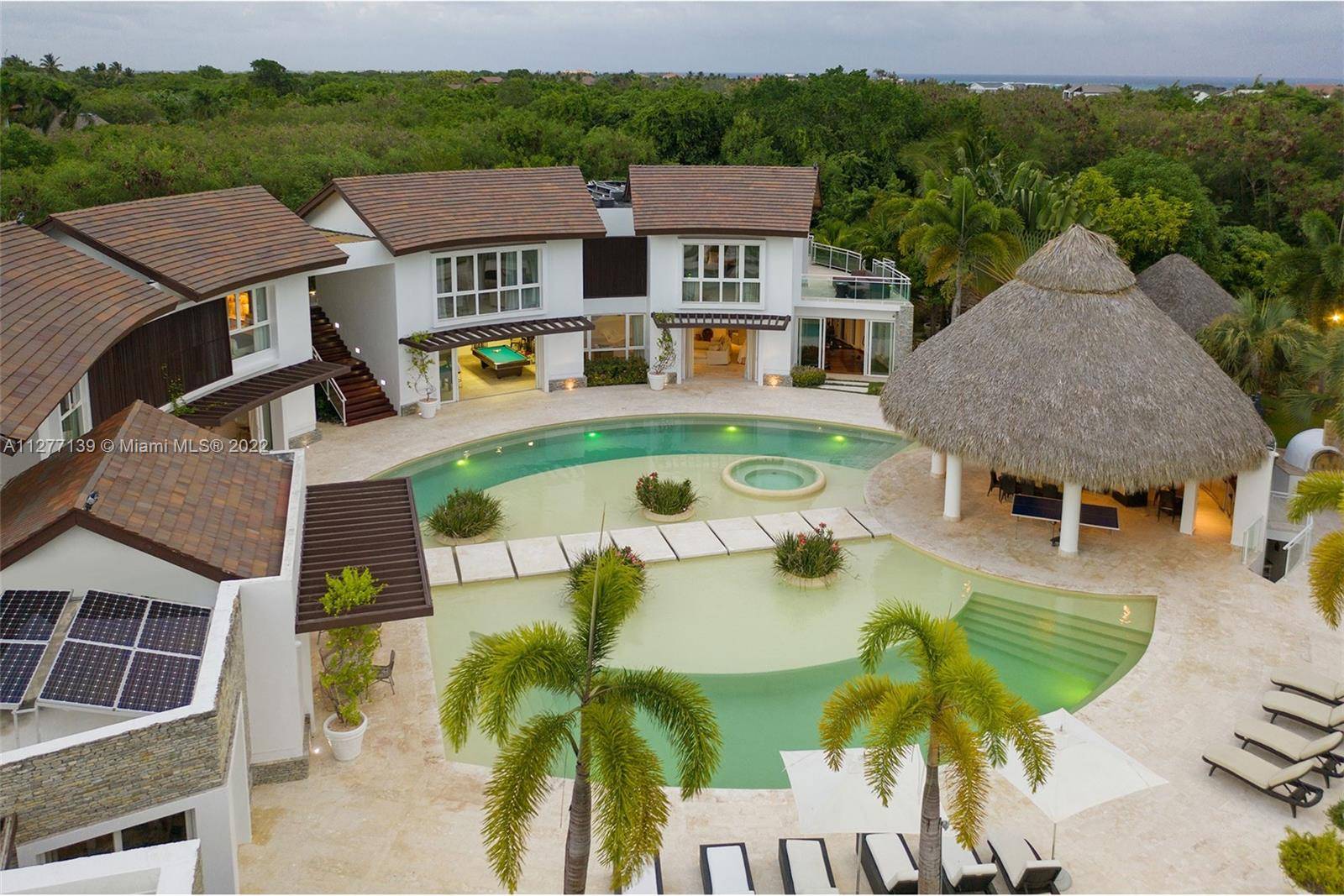 Luxury Property in the best area of Punta Cana without compromising on the views, services, calmness and tranquillity.