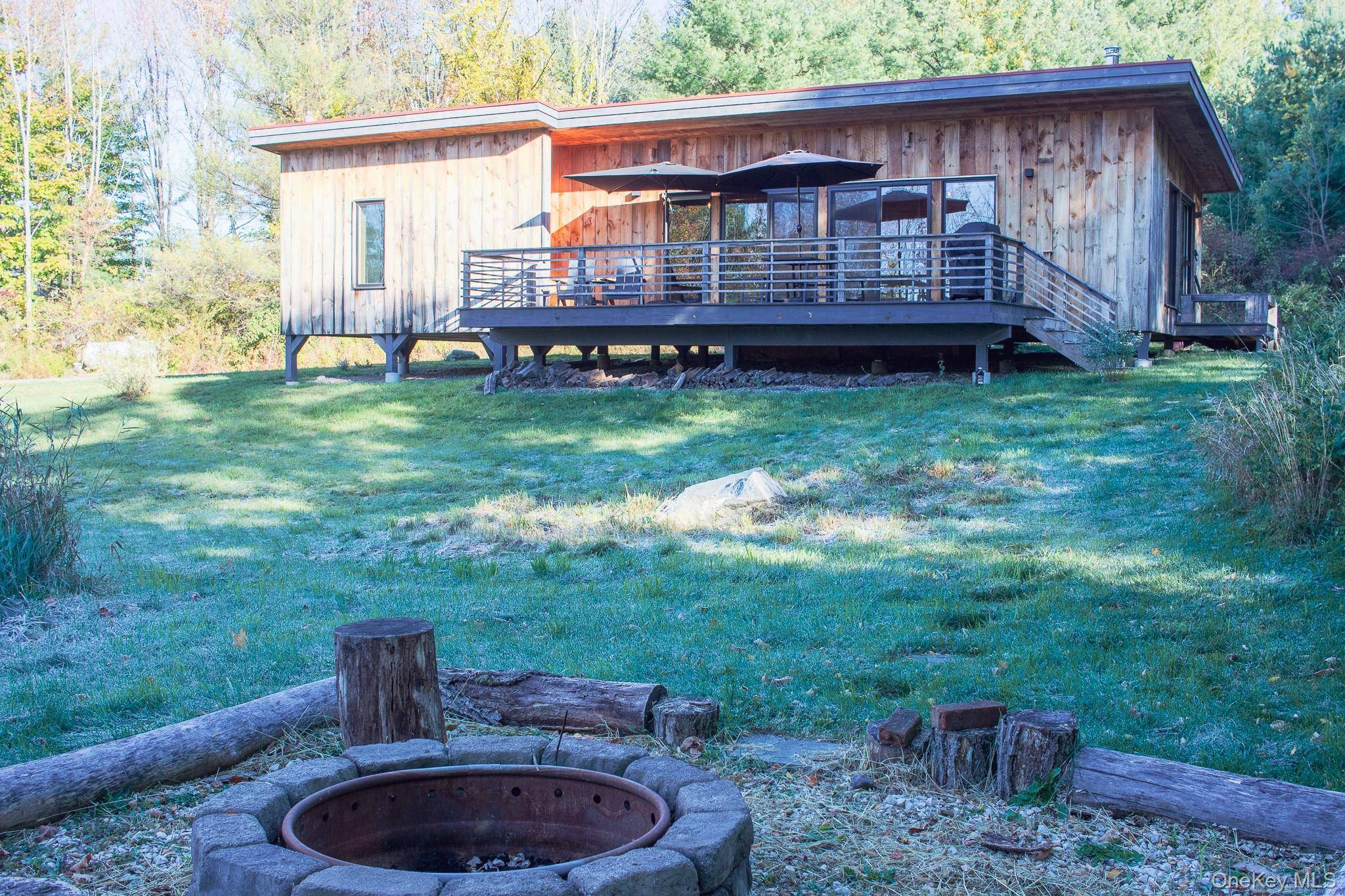 Simple Aesthetic Modern lines, simple space made warm with natural materials.