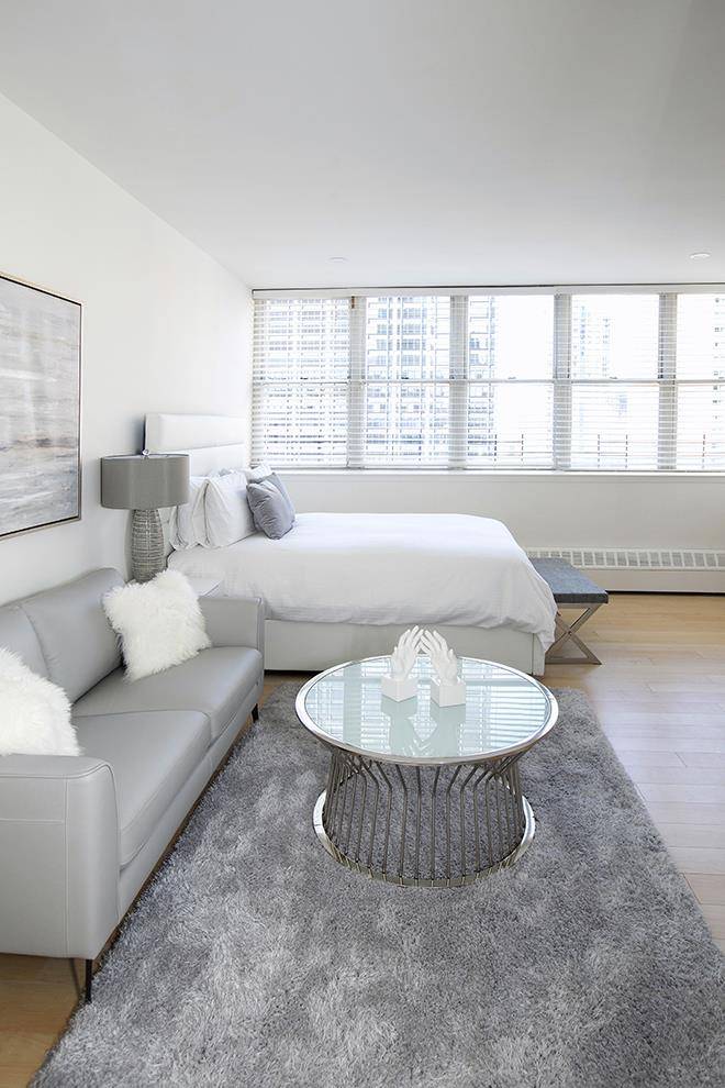 Light filled studio apartment on the top floor of Executive Plaza.