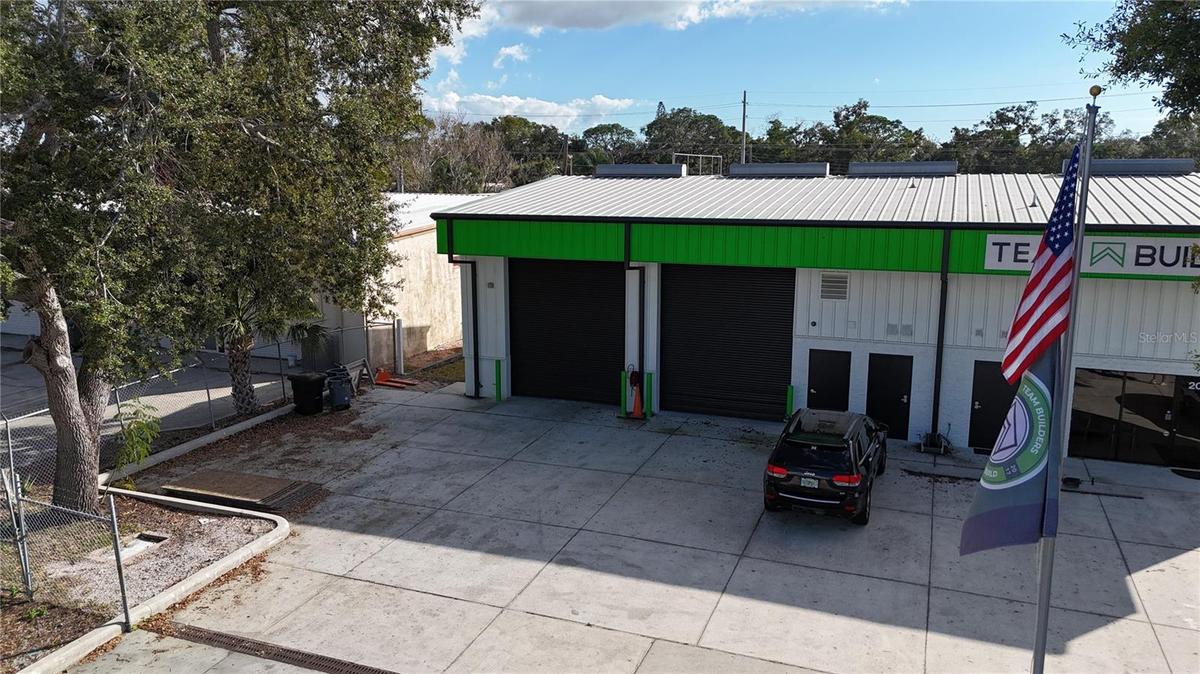 Building - Left unit is leaseable space