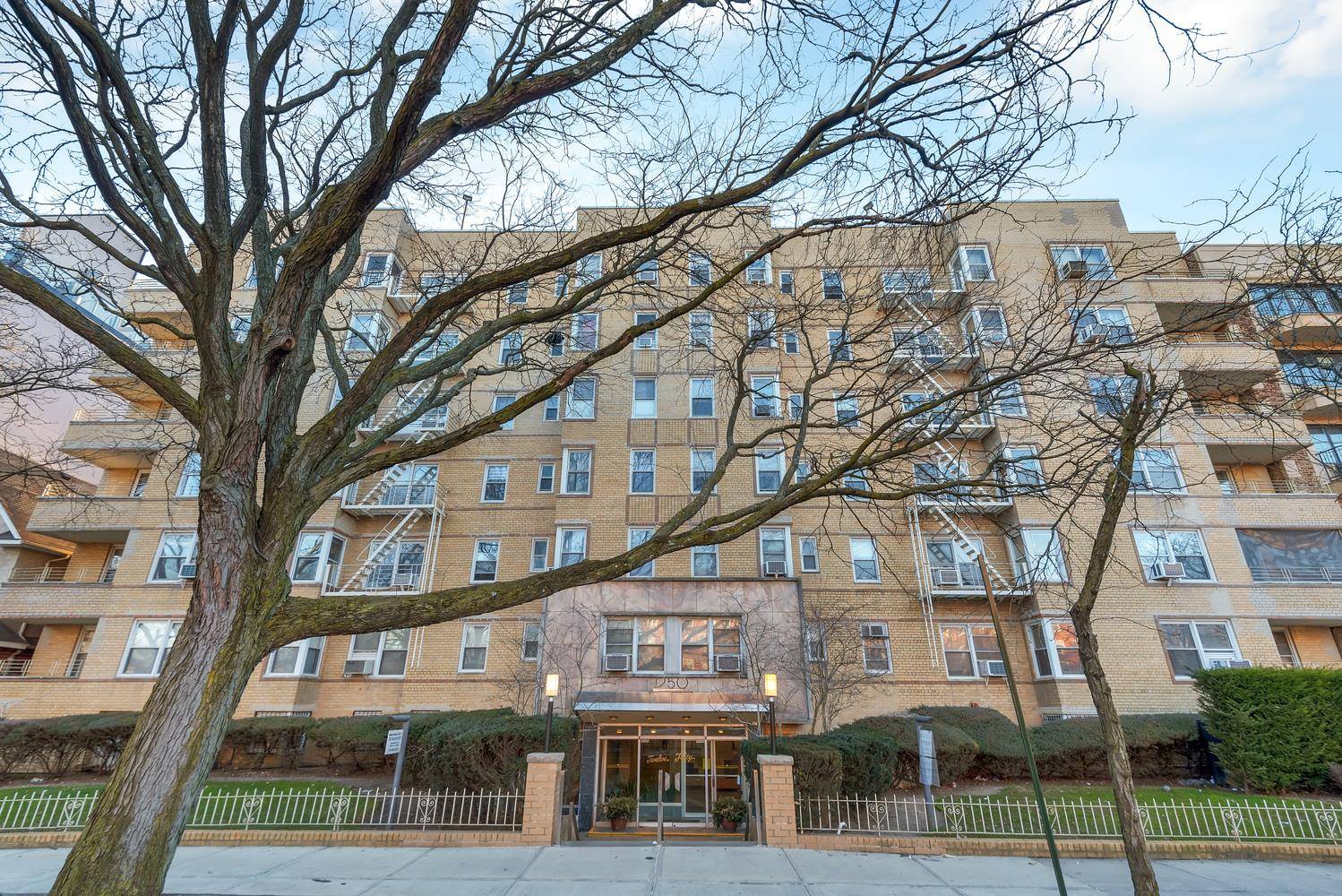 SHOWING BY APPOINTMENT ON SUNDAY APRIL 24, 2022 FROM 11 30 TO 12 30PM CALL TO SCHEDULE AN APPOINTMENT Welcome home to 1250 Ocean Parkway located in prime Midwood between ...