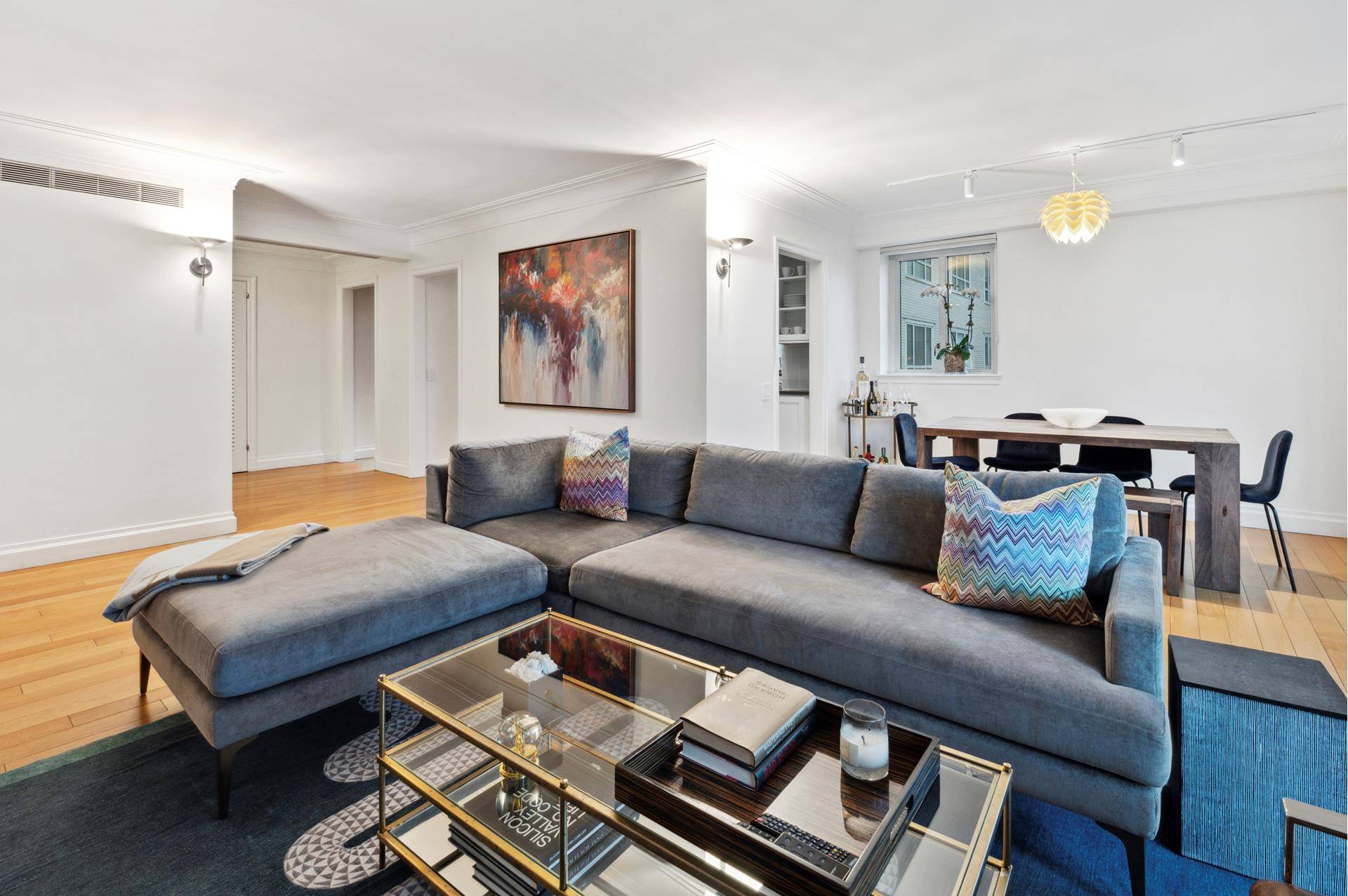 Mint condition Manhattan House Condominium 1 Bedroom, 1 Bath 1134SF on the 16th floor of the E tower, with gracious proportions, a Balcony, North and West open city views, and ...
