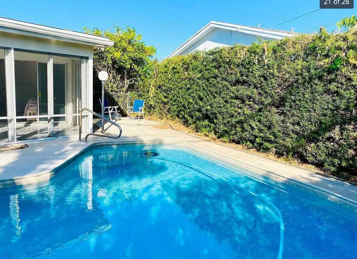 Stunning Home in Coral Ridge Isles Fully Furnished amp ; Remodeled !