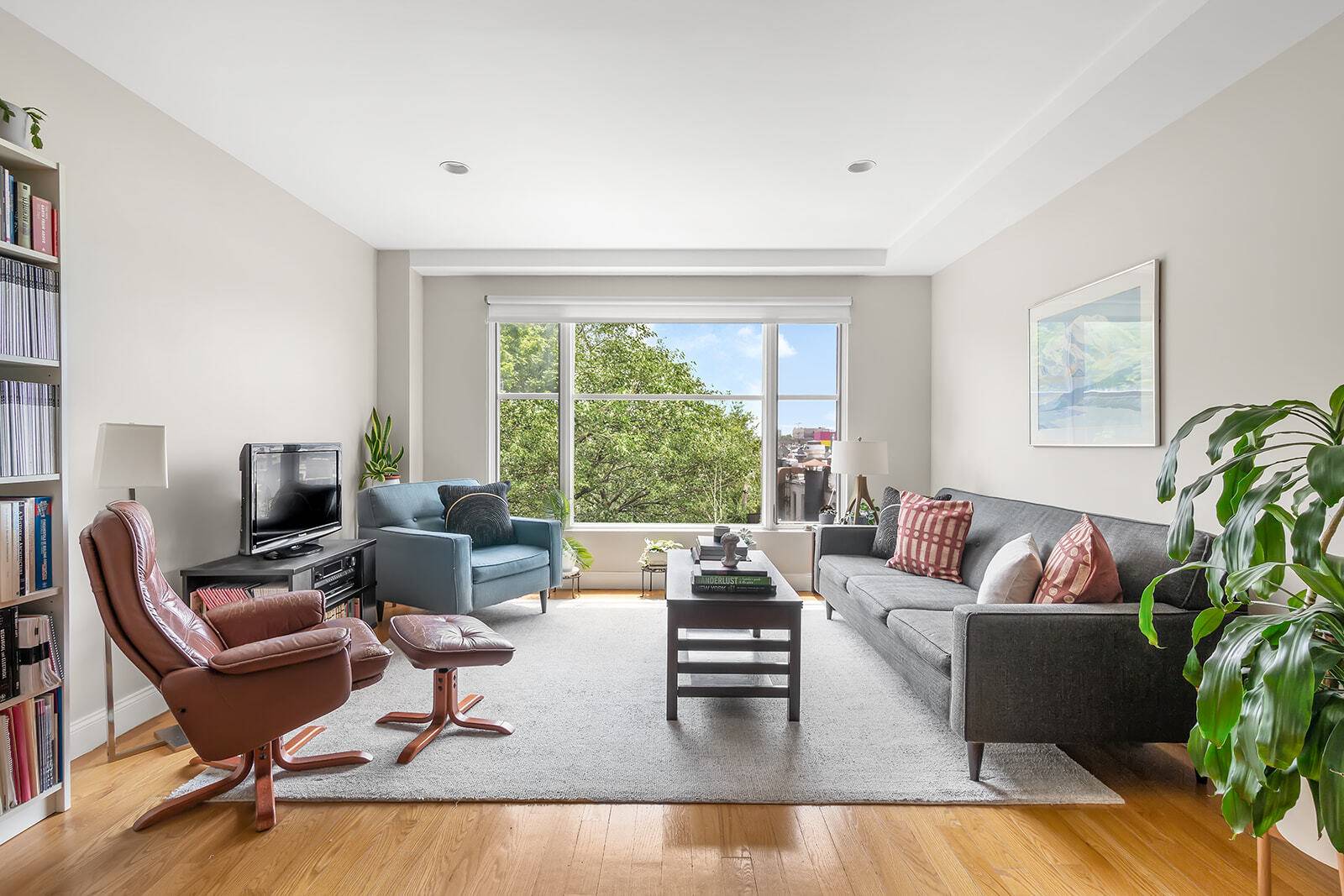 A beautiful condo saturated with northern and southern light, this spacious 2 bedroom, 2 bathroom home offers a modern Ditmas Park lifestyle close to Prospect Park and dozens of restaurants, ...