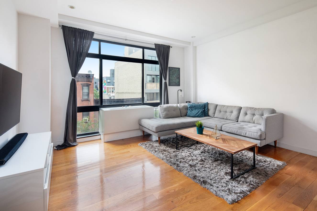 Enter this oversized 1 bedroom, 1 bathroom home with amazing natural light and high ceilings overlooking the treetops of Hope Street in prime North Williamsburg.
