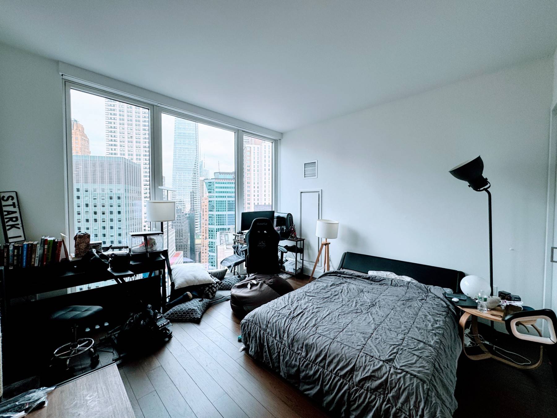 Experience luxury living at Summit, 222 East 44th street, in this spacious Studio apartment.
