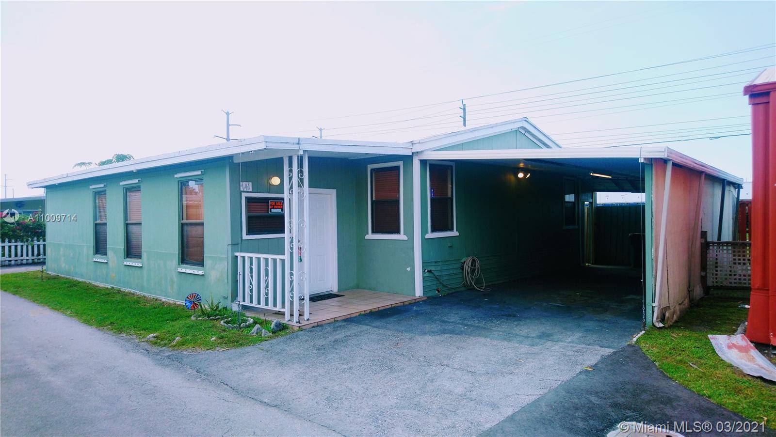 LAKESIDE RETIREMENT PARK Mobile Home in great condition, spacious and remodeled.