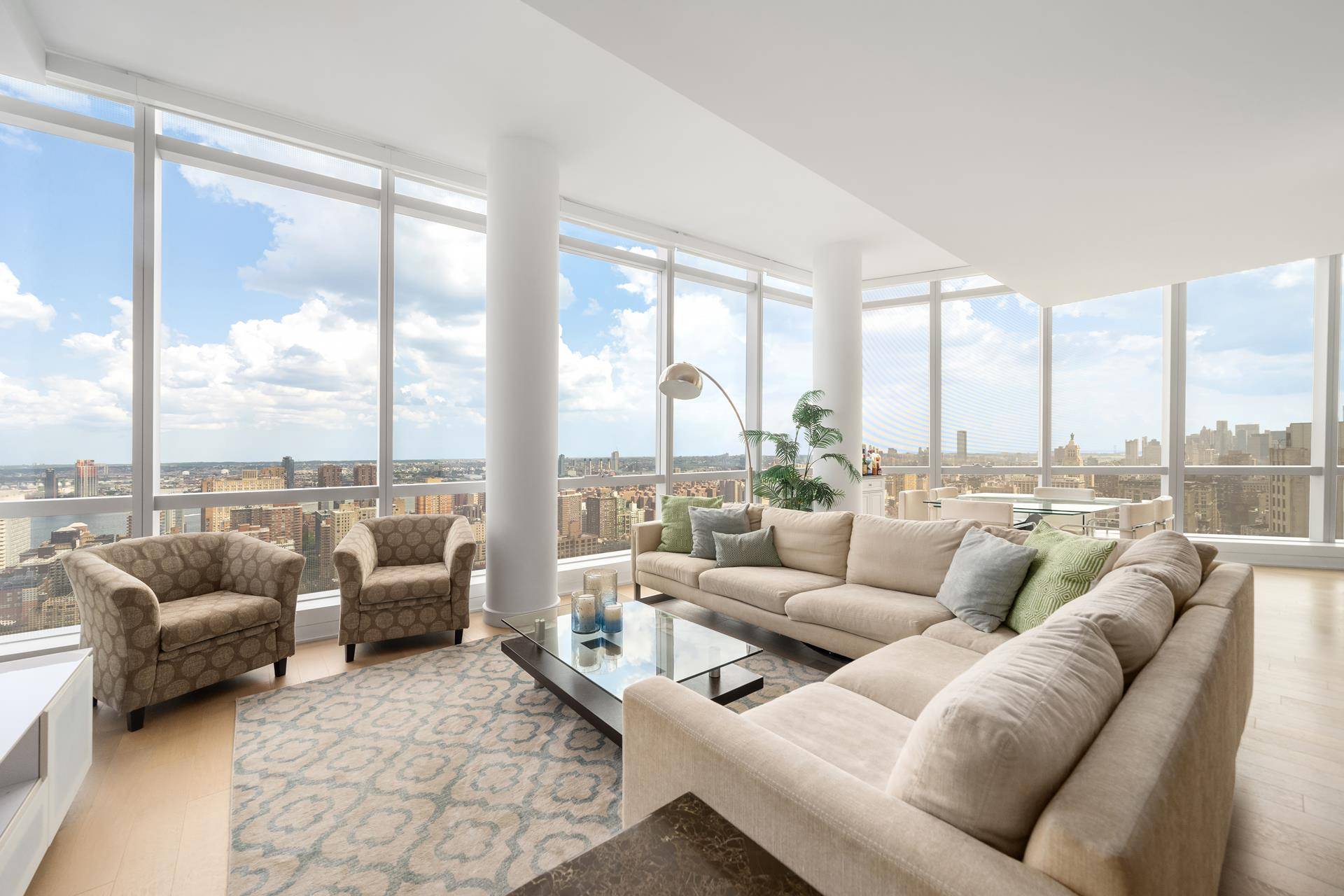 Perched atop the 39th floor of 400 Park Avenue South, Penthouse 3 is a sprawling 2, 538 square feet and offers 3 bedrooms, 3.