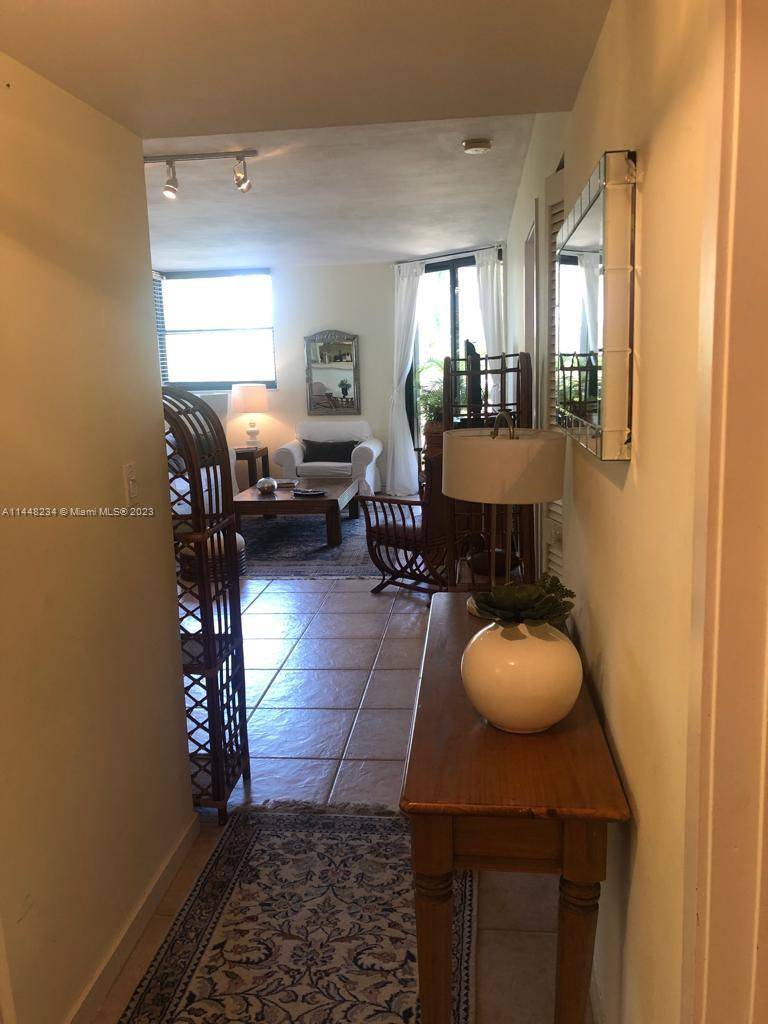 This beautiful one bedroom unit has very spacious rooms and the master bedroom has an ample walking closet.