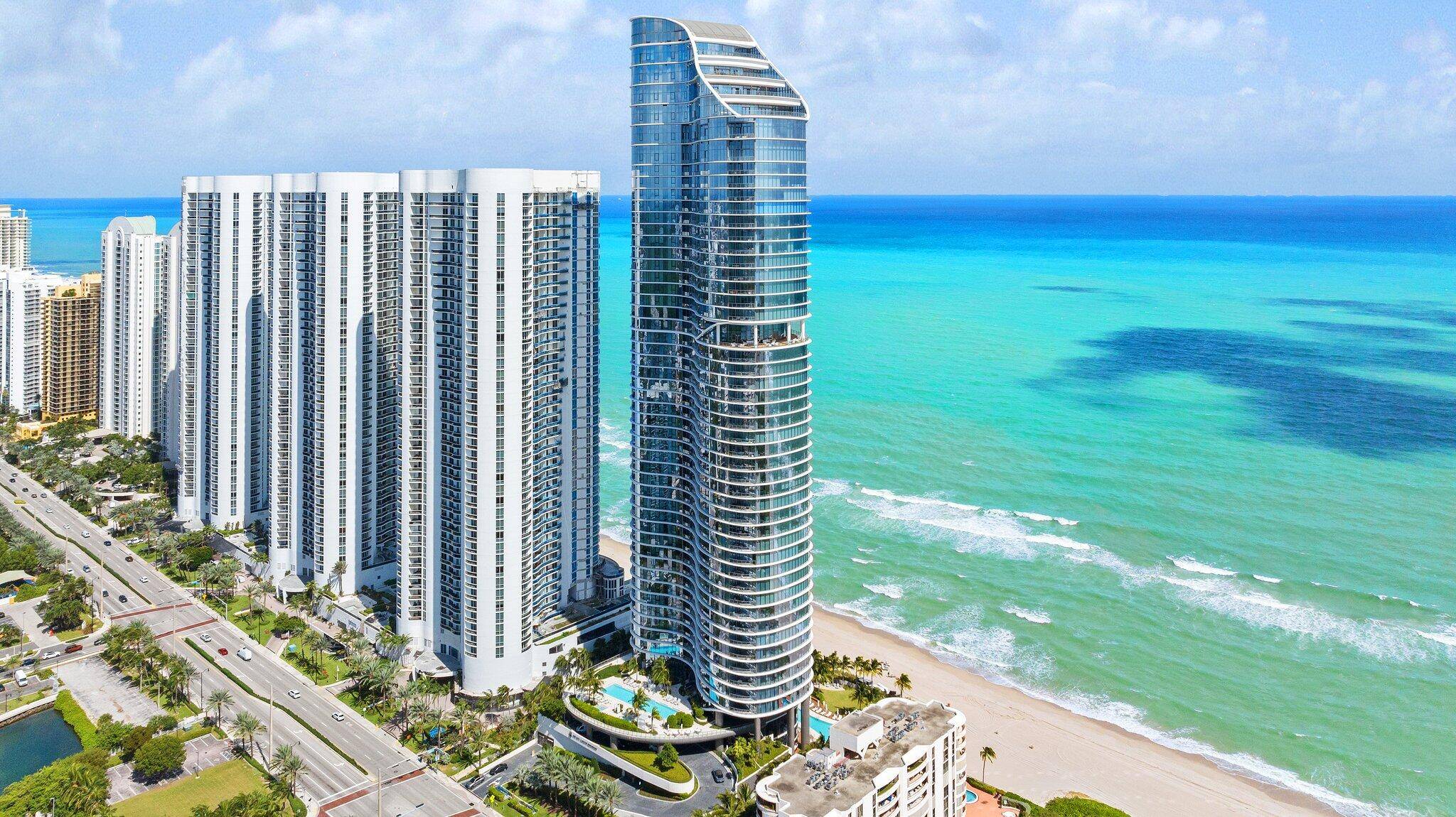 Stunning Oceanfront Residence This developer's masterpiece, furnished by Artefacto, offers 3 bedrooms, a den, and staff room.