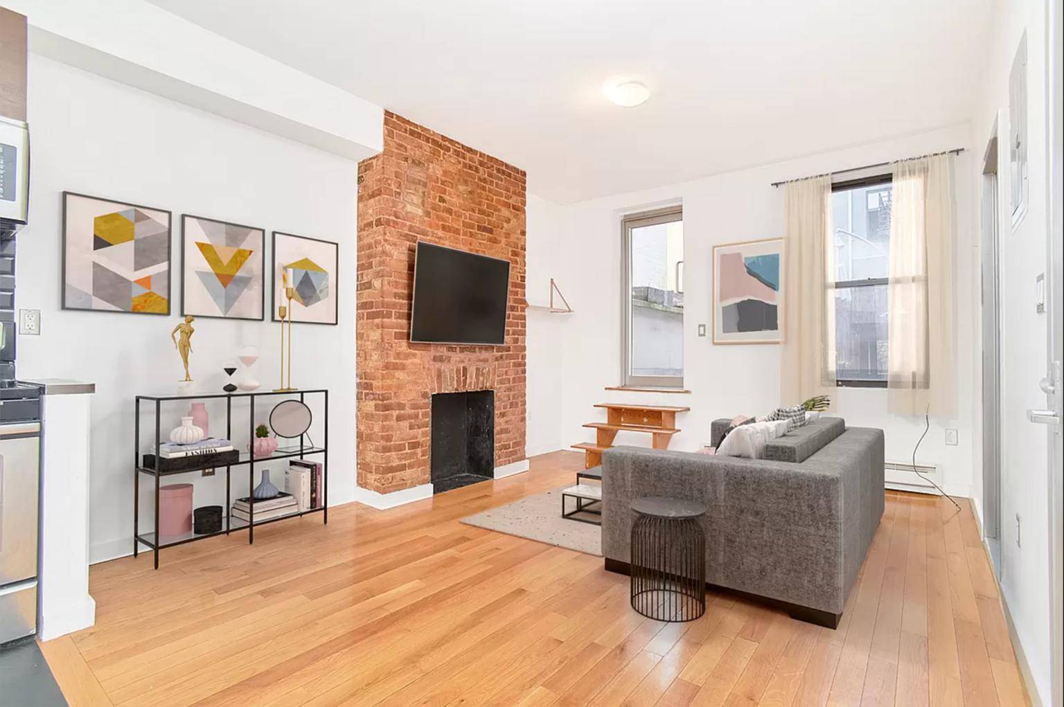 Rare Two Bedroom Apartment with HUGE Deck in the Heart of WilliamsburgAvailable for a May 2 15 Lease Start Date OnlyApartment Features Big Private Deck Stainless Steel Appliances Dishwasher and ...