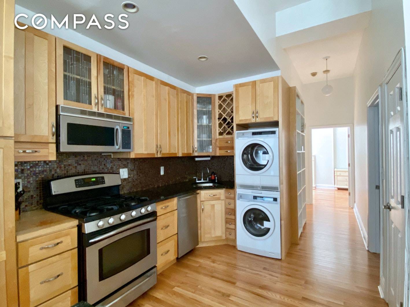 Location, space and low monthly fees for a Downtown Brooklyn Heights Condo ?