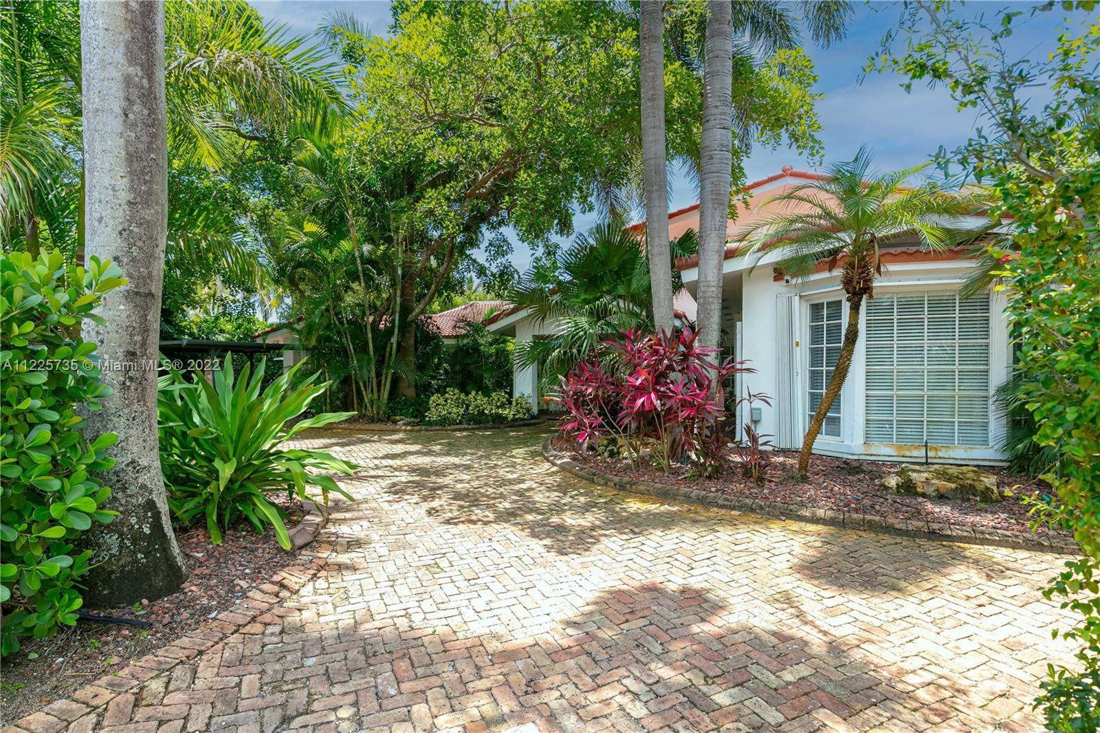 Located in magnificent Key Biscayne, this gorgeous home embodies island style and relaxation.