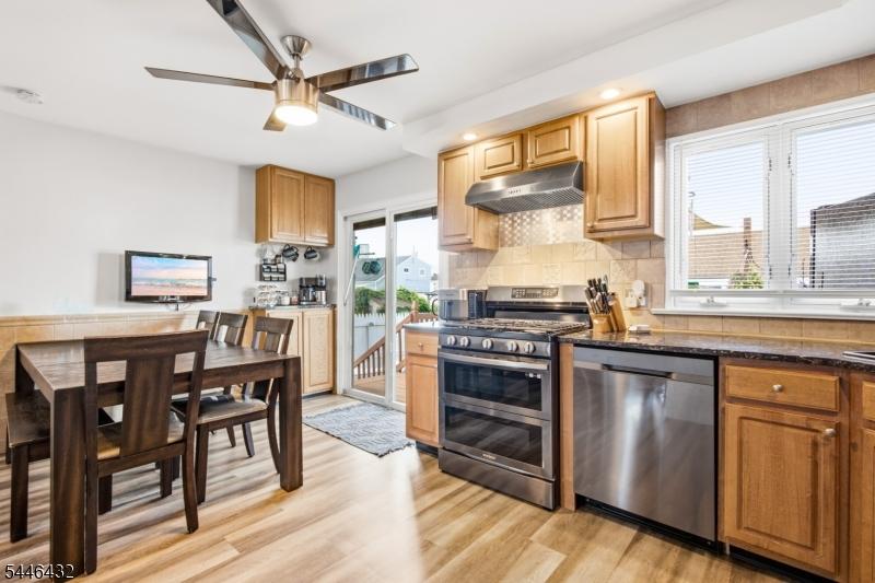 Kitchen & Dining Area