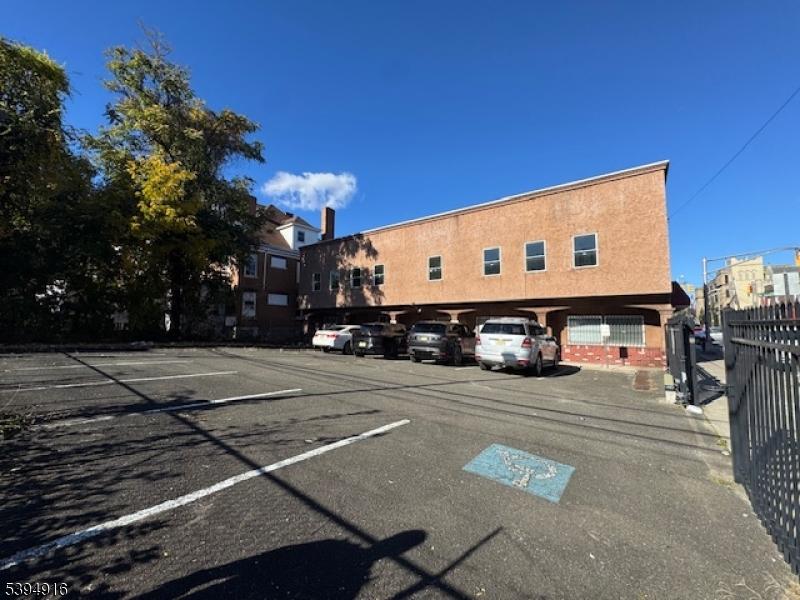 BACK BUILDING PARKING