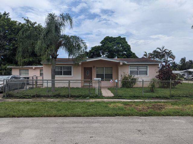 Great home, this 4 2 single family property features LARGE ROOMS, SPLIT FLOOR PLAN, FULLY FENCED CORNER LOT WITH LARGE YARD.