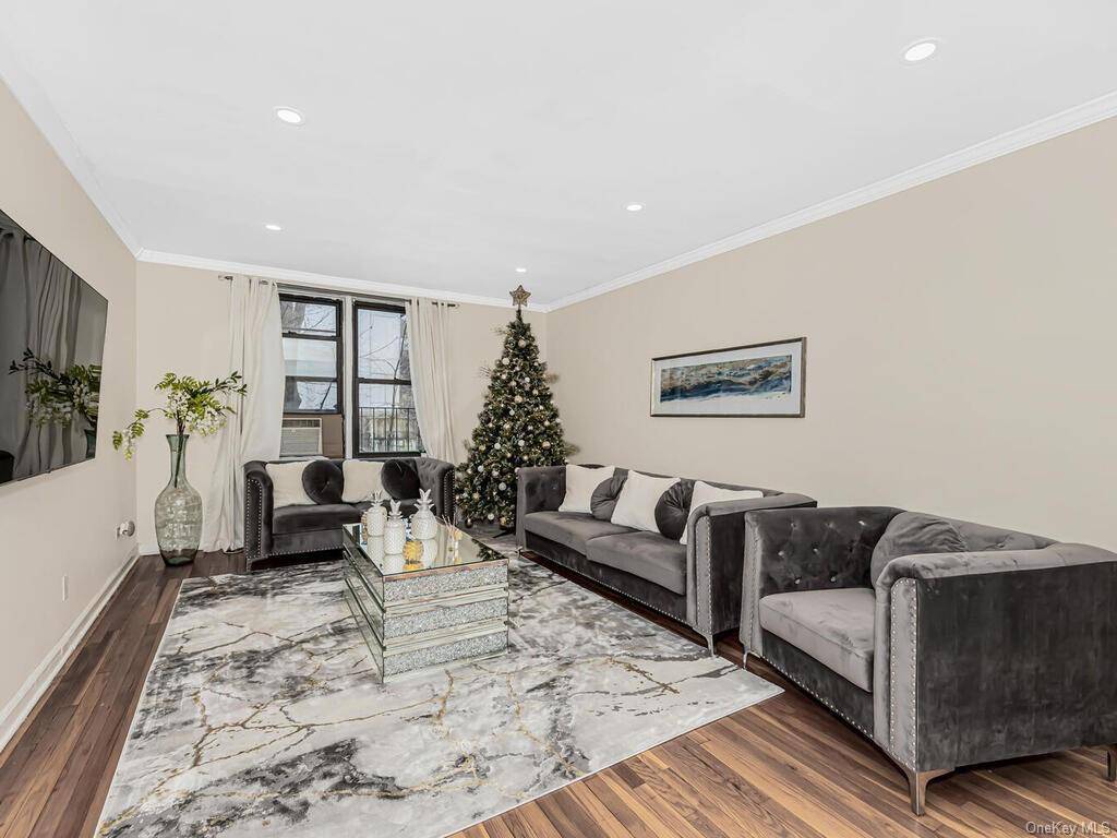 Convenience is key, and this beautiful apartment is ideally situated near nearby public transportation, Schools, Shops, Van Cortland, and much more.