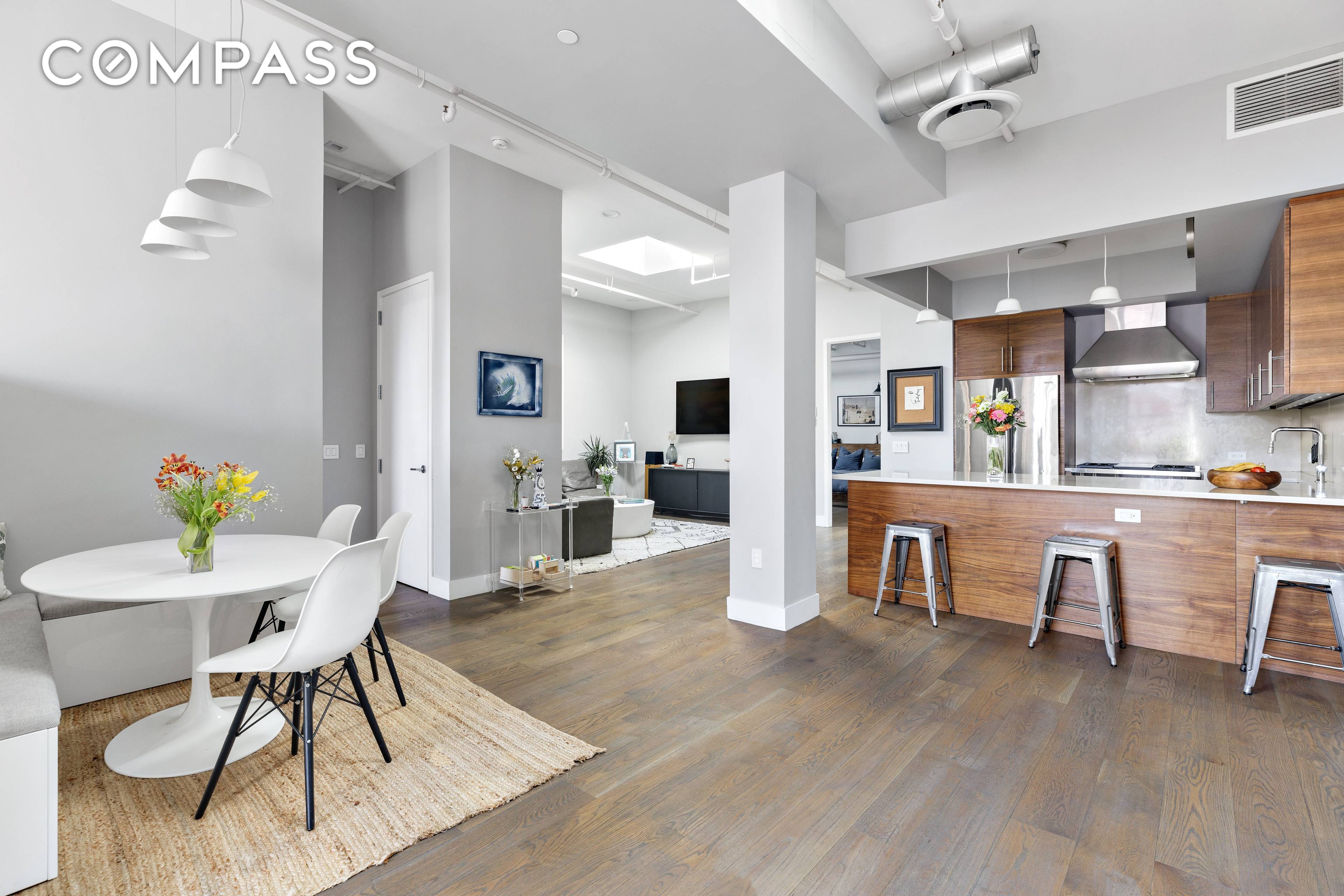 Welcome to a gracious penthouse loft located in the heart of the quaint little italy district, just a stone's throw from all the best shopping, restaurants and cafes the city ...