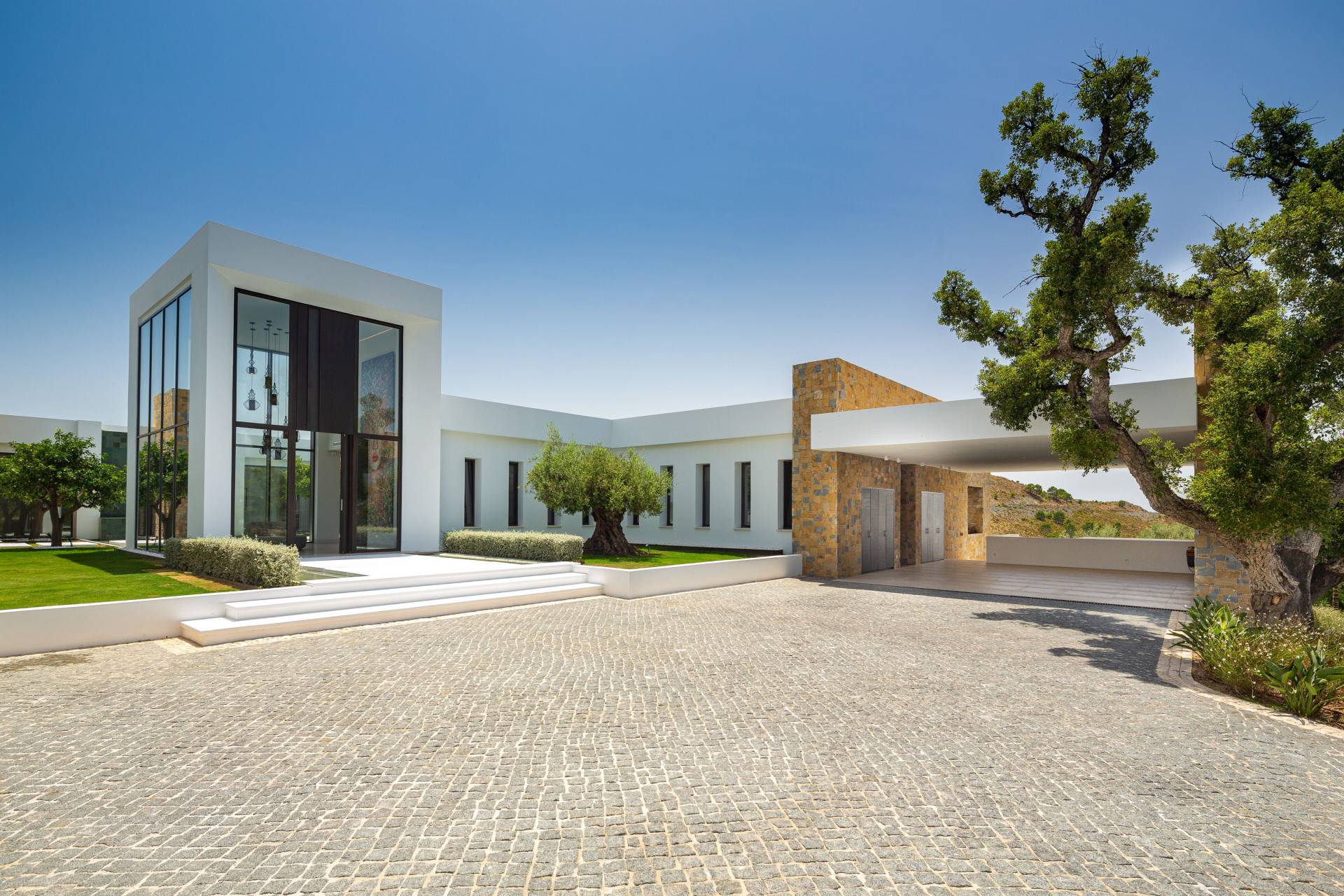 Modern Mansion built on one level,  for Sale in Marbella Club Golf Resort